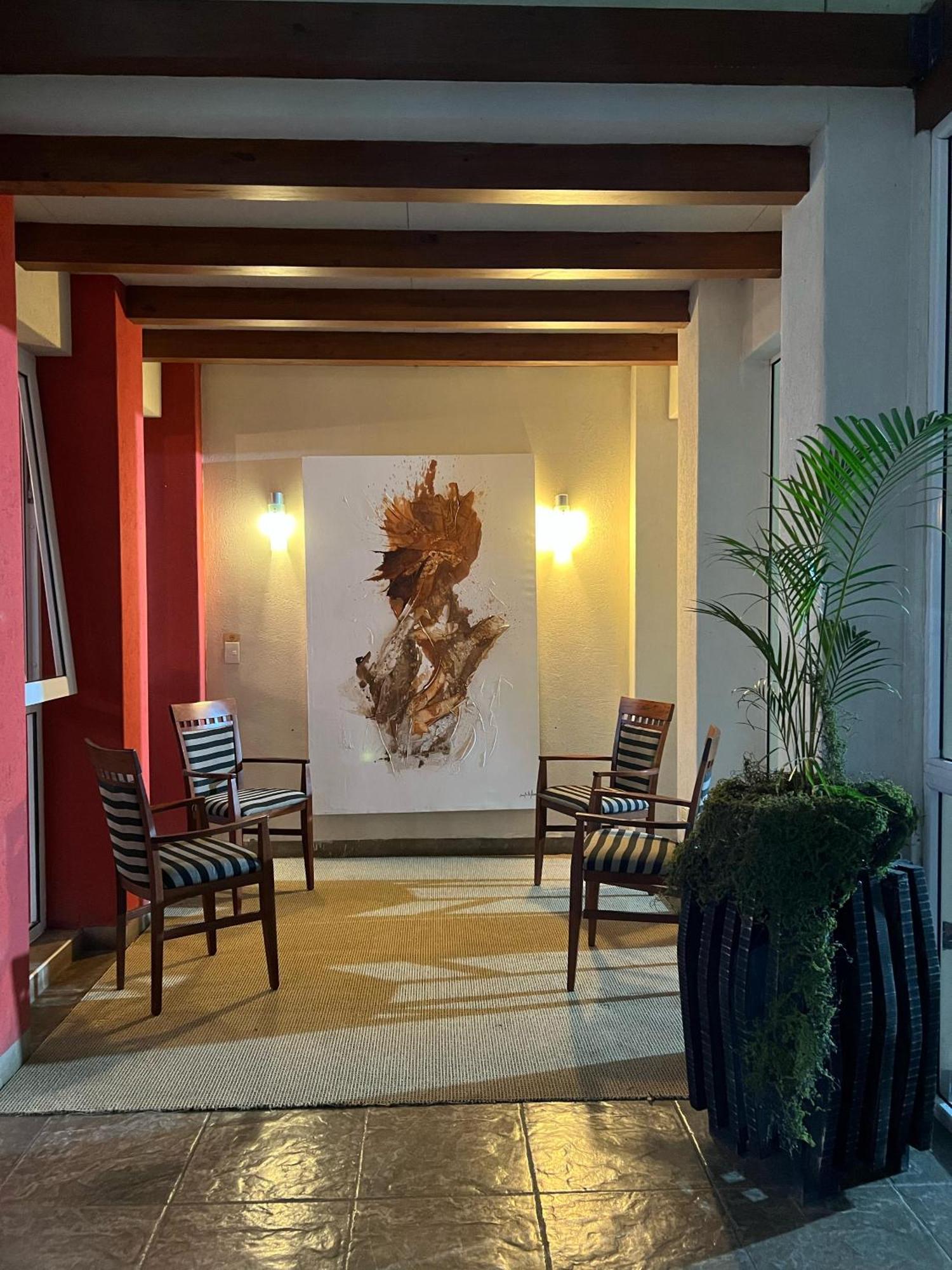 Howard Johnson Inn Rosario de la Frontera Exterior foto